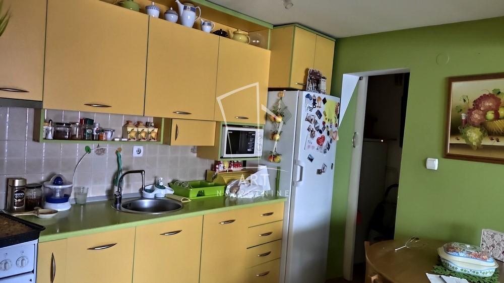 Stan na prodaju u Beogradu, Kumodraž, jednoiposoban, 53m2, cena 78000 evra