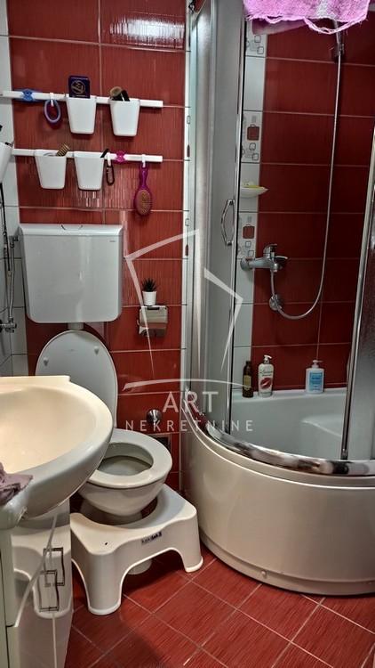 Stan na prodaju u Beogradu, Kumodraž, jednoiposoban, 53m2, cena 78000 evra