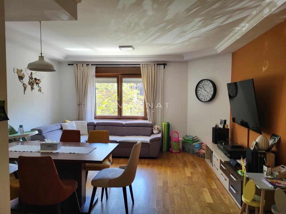 Stan na prodaju u Beogradu, Vukov spomenik, trosoban, 75m2, cena 295000 evra