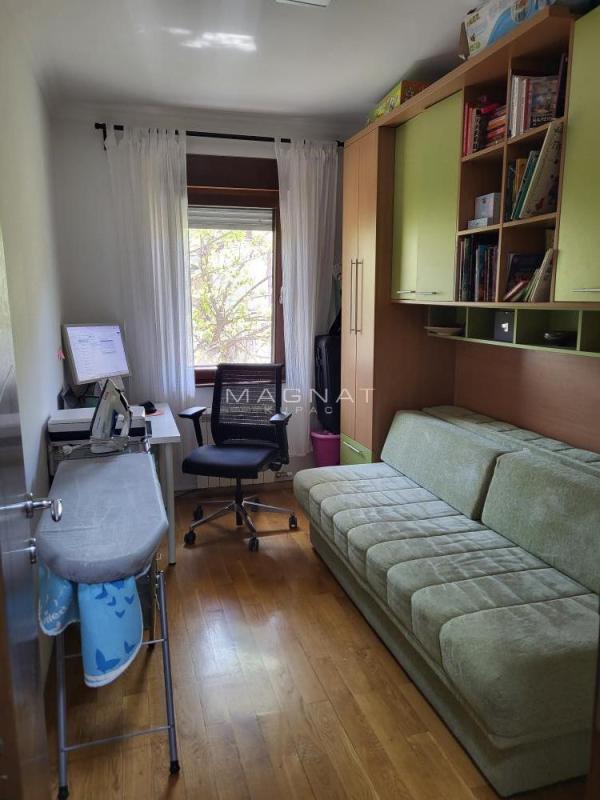 Stan na prodaju u Beogradu, Vukov spomenik, trosoban, 75m2, cena 295000 evra