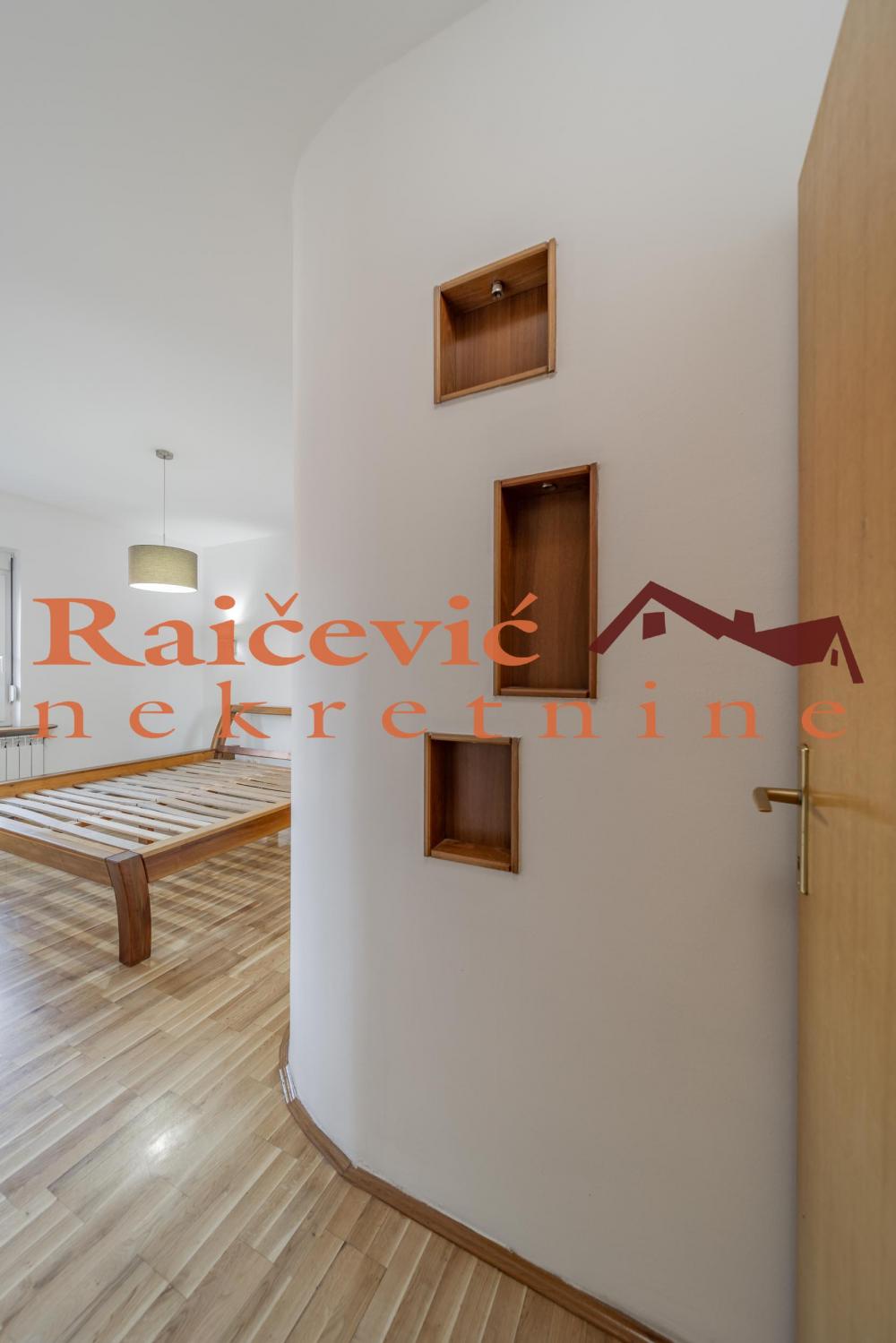 Stan na prodaju u Beogradu, Zeleno brdo, trosoban, 90m2, cena 270000 evra