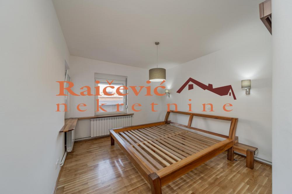 Stan na prodaju u Beogradu, Zeleno brdo, trosoban, 90m2, cena 270000 evra