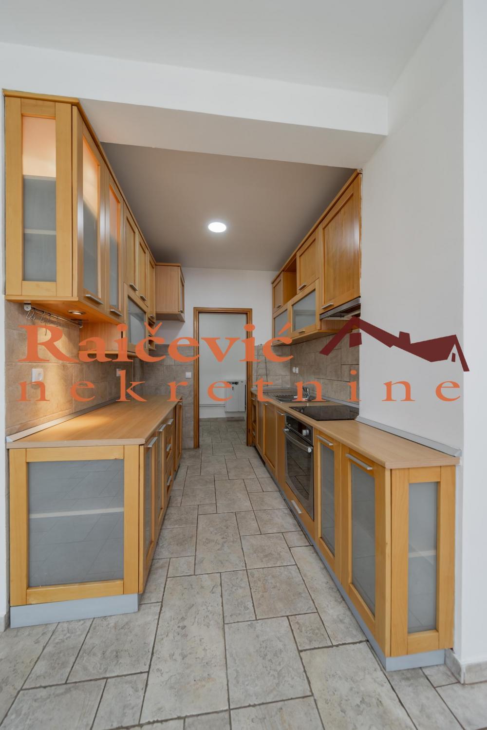 Stan na prodaju u Beogradu, Zeleno brdo, trosoban, 90m2, cena 270000 evra