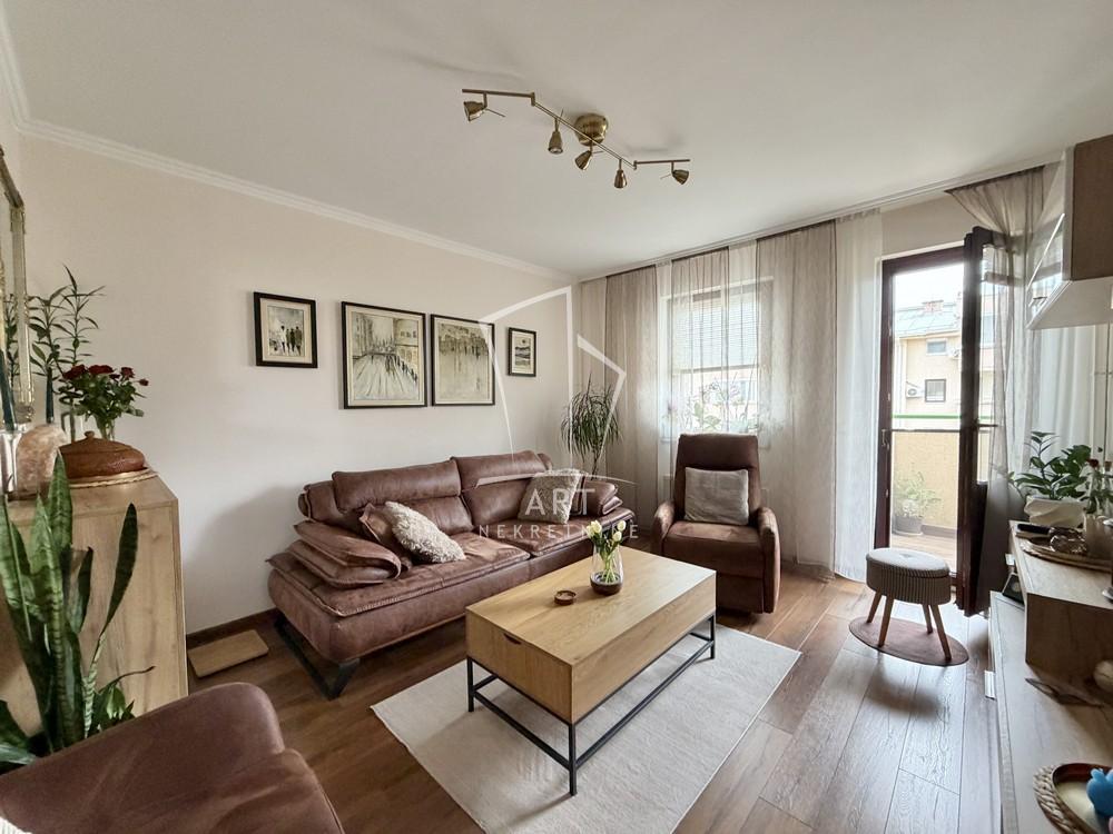 Stan na prodaju u Beogradu, Novi Beograd blok 62, trosoban, 64m2, cena 243200 evra