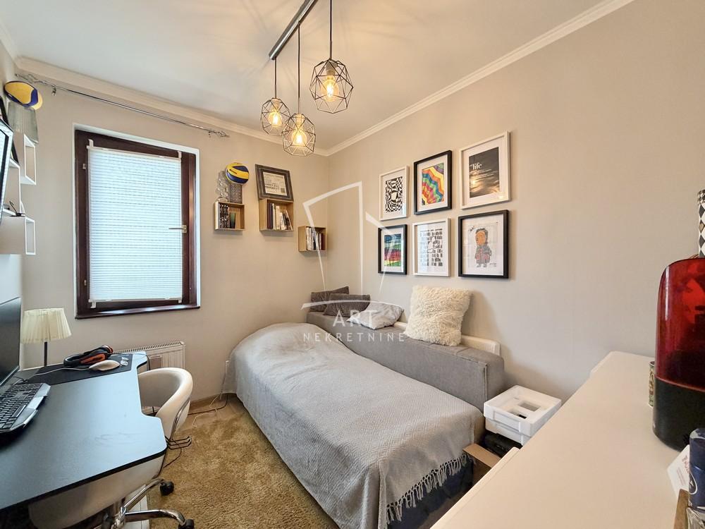 Stan na prodaju u Beogradu, Novi Beograd blok 62, trosoban, 64m2, cena 243200 evra