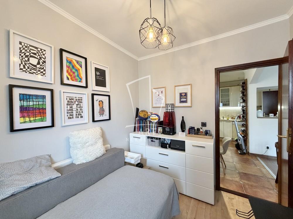 Stan na prodaju u Beogradu, Novi Beograd blok 62, trosoban, 64m2, cena 243200 evra