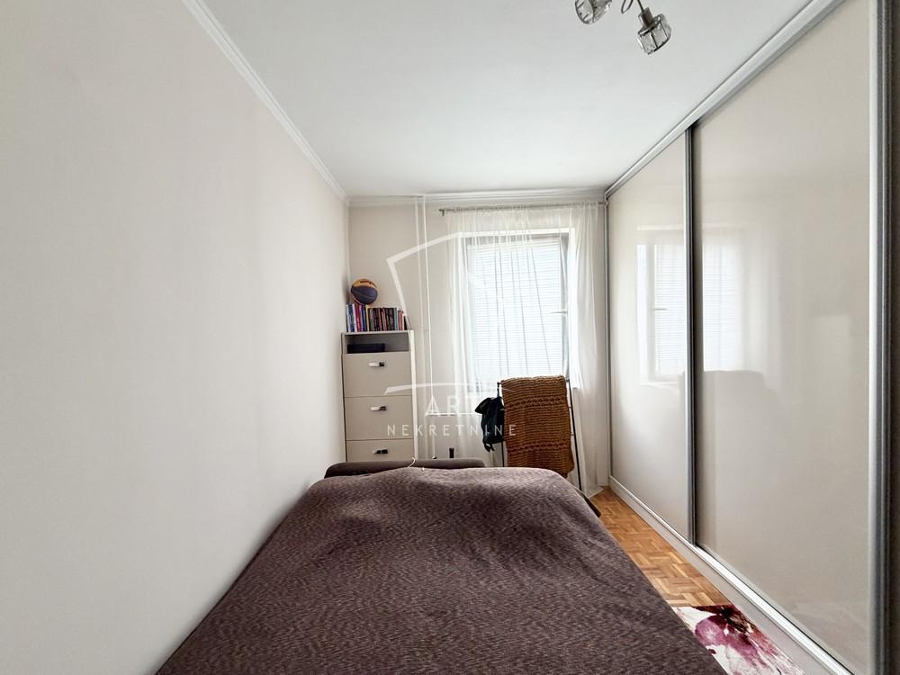 Stan na prodaju u Beogradu, Novi Beograd blok 62, trosoban, 64m2, cena 243200 evra