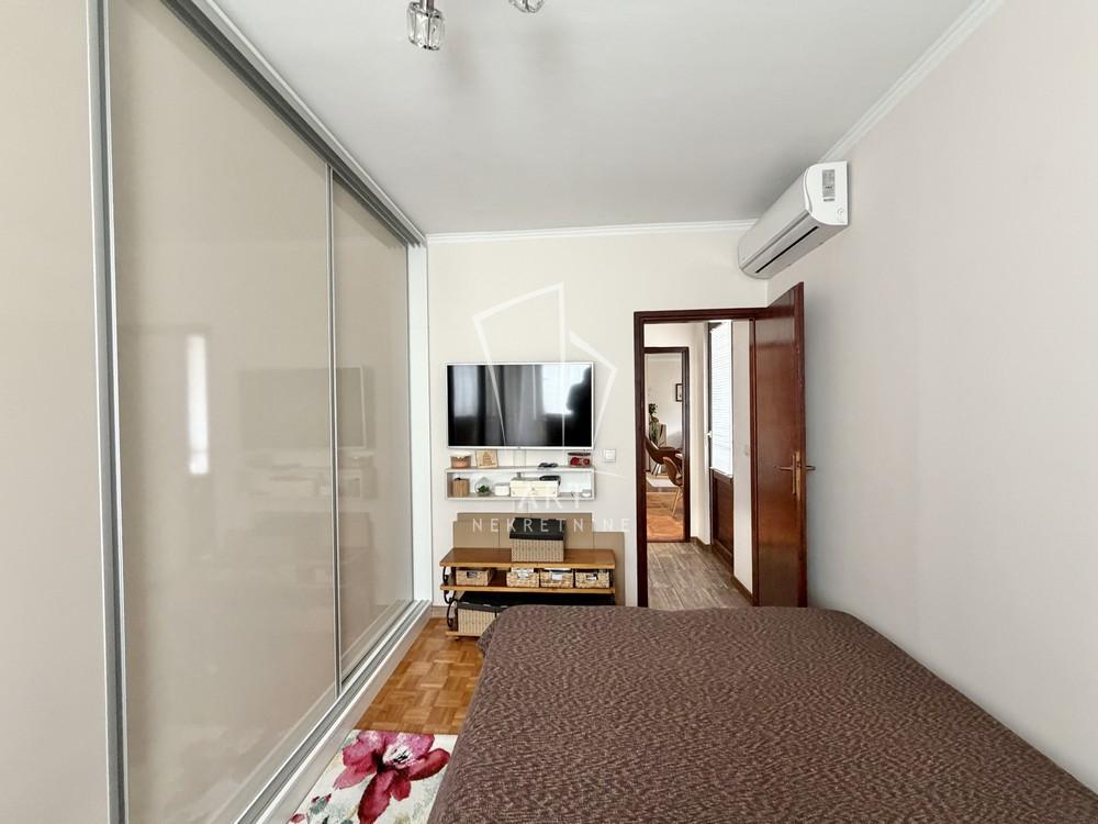 Stan na prodaju u Beogradu, Novi Beograd blok 62, trosoban, 64m2, cena 243200 evra