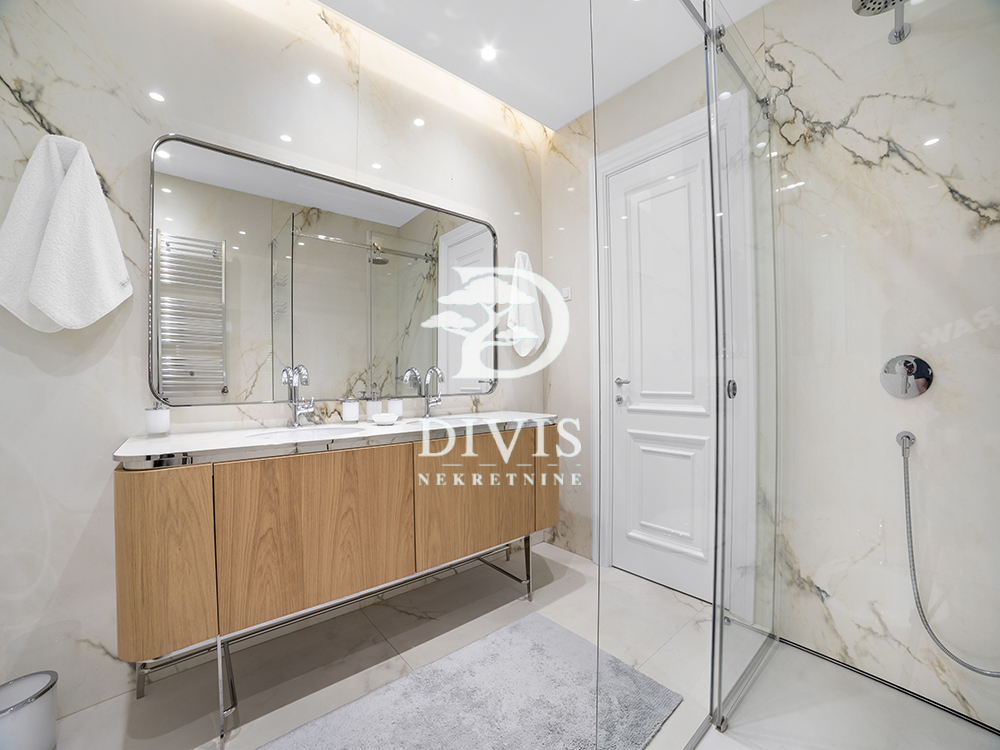 Stan na prodaju u Beogradu, Vračar (Hram), cetvorosoban, 207m2, cena 1750000 evra