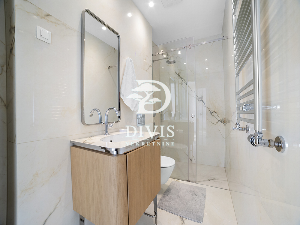 Stan na prodaju u Beogradu, Vračar (Hram), cetvorosoban, 207m2, cena 1750000 evra