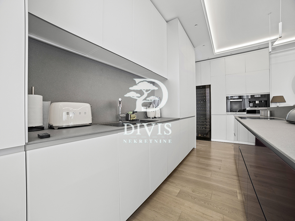 Stan na prodaju u Beogradu, Vračar (Hram), cetvorosoban, 207m2, cena 1750000 evra