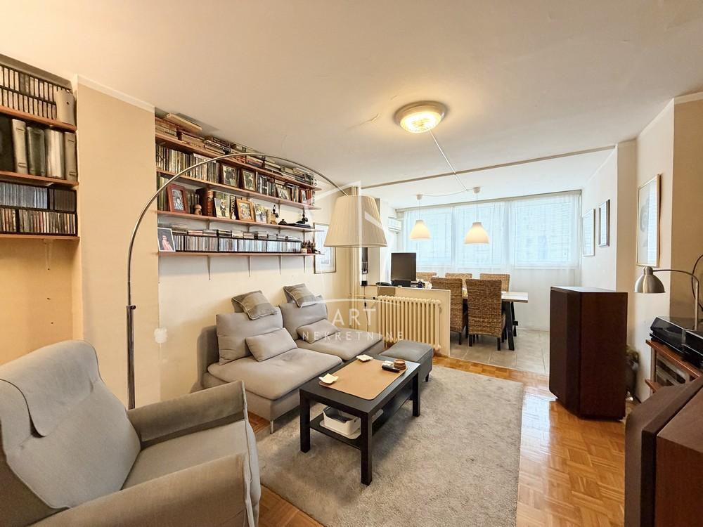 Stan na prodaju u Beogradu, Novi Beograd, dvoiposoban, 77m2, cena 269000 evra