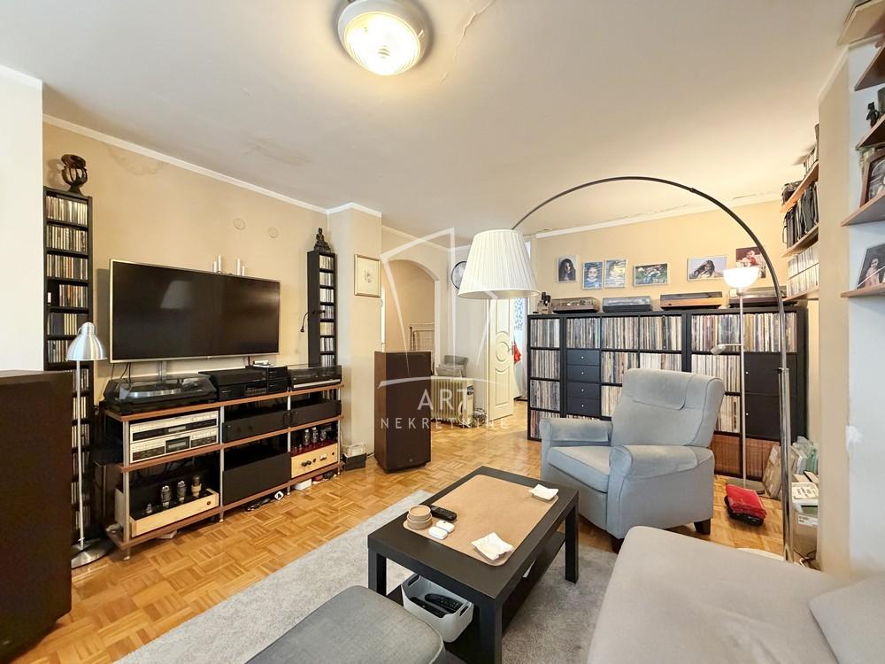 Stan na prodaju u Beogradu, Novi Beograd, dvoiposoban, 77m2, cena 269000 evra