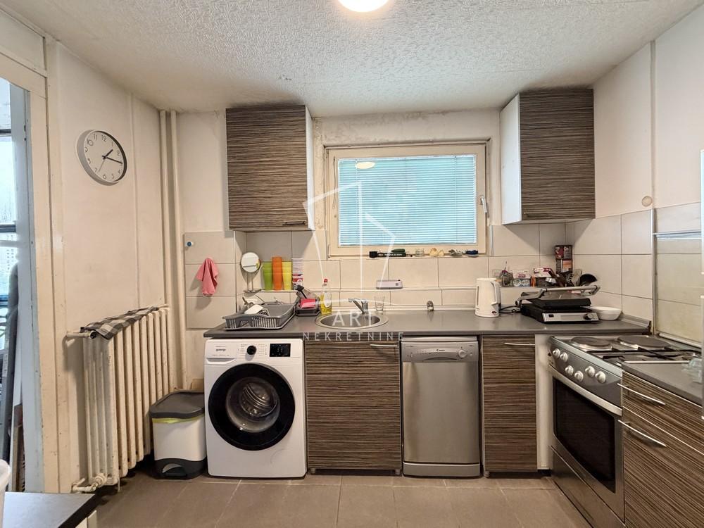 Stan na prodaju u Beogradu, Novi Beograd, dvoiposoban, 77m2, cena 269000 evra