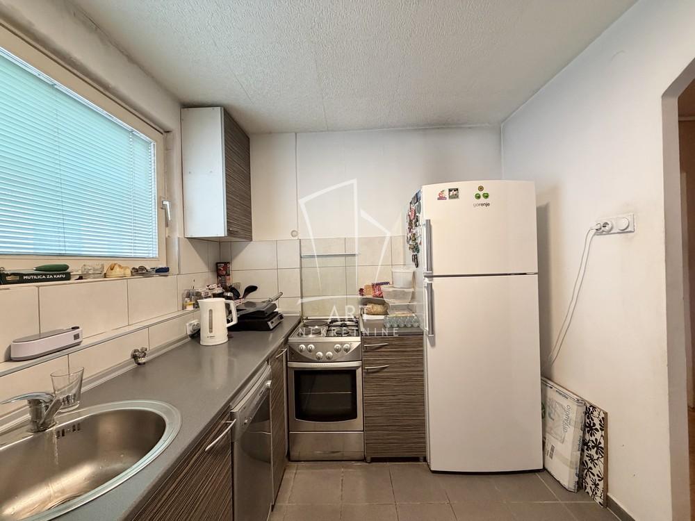 Stan na prodaju u Beogradu, Novi Beograd, dvoiposoban, 77m2, cena 269000 evra