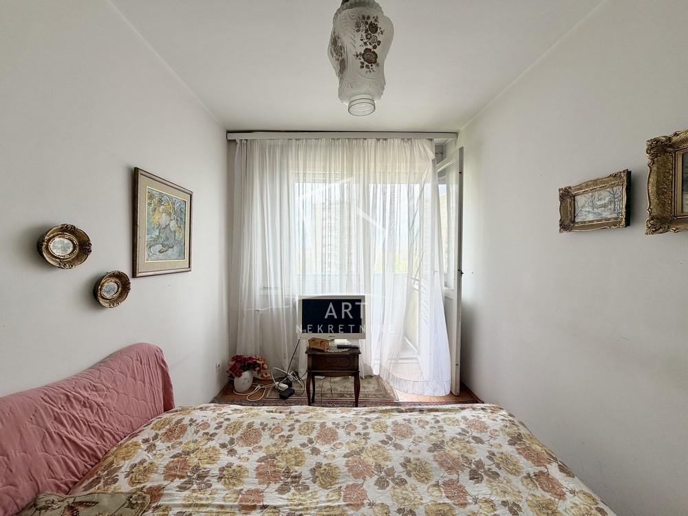 Stan na prodaju u Beogradu, Zemun, trosoban, 64m2, cena 180000 evra