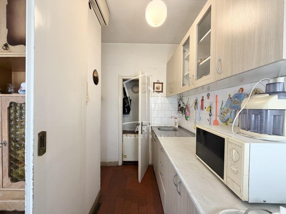 Stan na prodaju u Beogradu, Zemun, trosoban, 64m2, cena 180000 evra