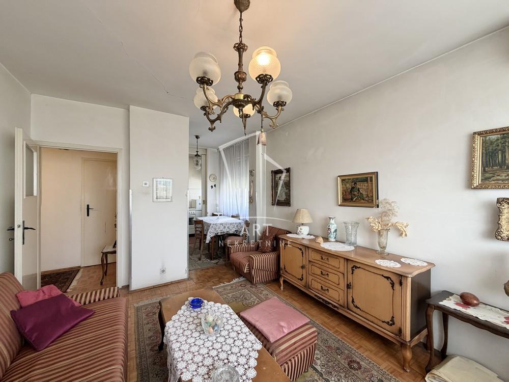 Stan na prodaju u Beogradu, Zemun, trosoban, 64m2, cena 180000 evra