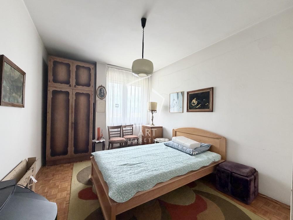 Stan na prodaju u Beogradu, Zemun, trosoban, 64m2, cena 180000 evra