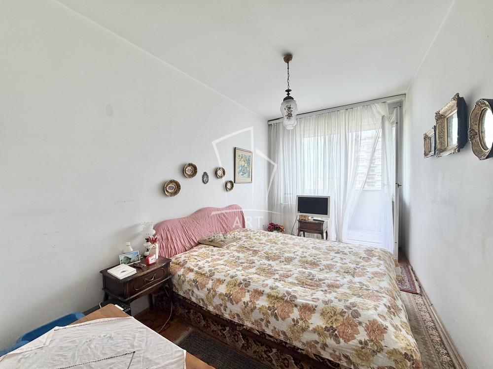 Stan na prodaju u Beogradu, Zemun, trosoban, 64m2, cena 180000 evra