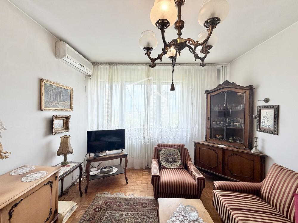 Stan na prodaju u Beogradu, Zemun, trosoban, 64m2, cena 180000 evra