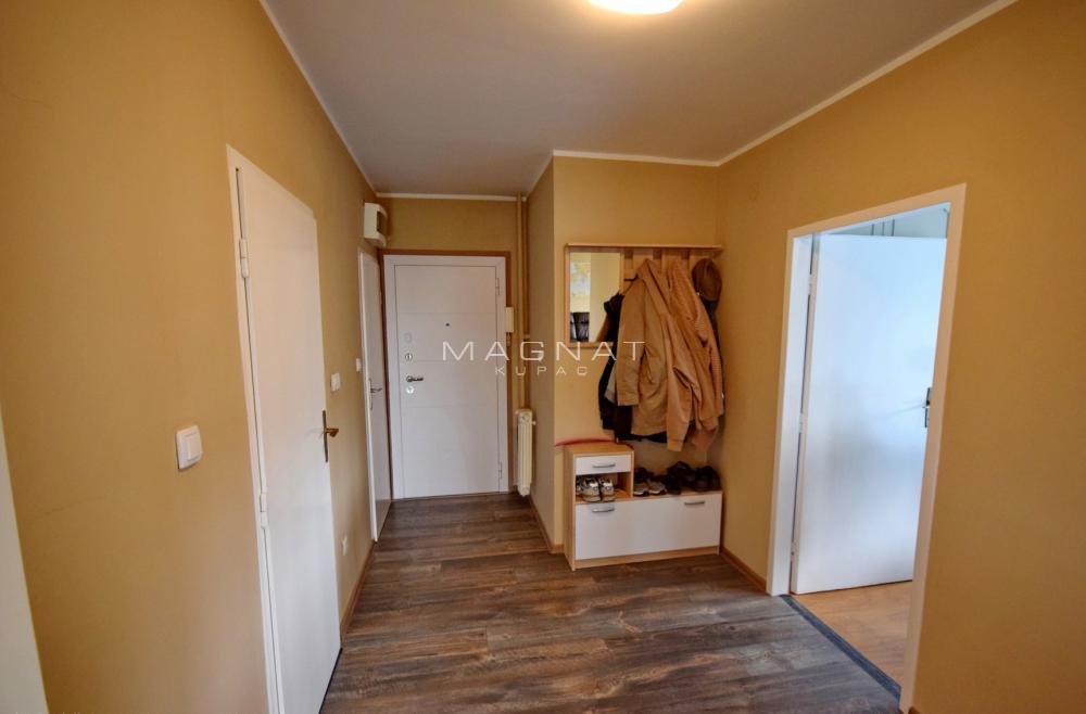 Stan na prodaju u Beogradu, Zemun, dvosoban, 58m2, cena 230000 evra