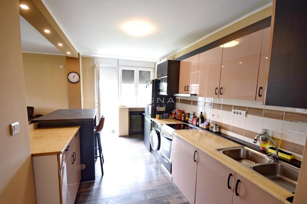 Stan na prodaju u Beogradu, Zemun, dvosoban, 58m2, cena 230000 evra