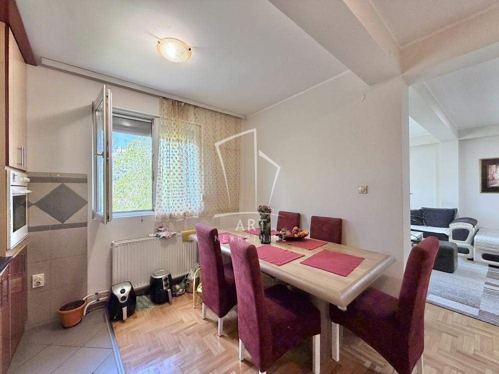 Stan na prodaju u Beogradu, Labudovo brdo, cetvorosoban, 61m2, cena 195000 evra