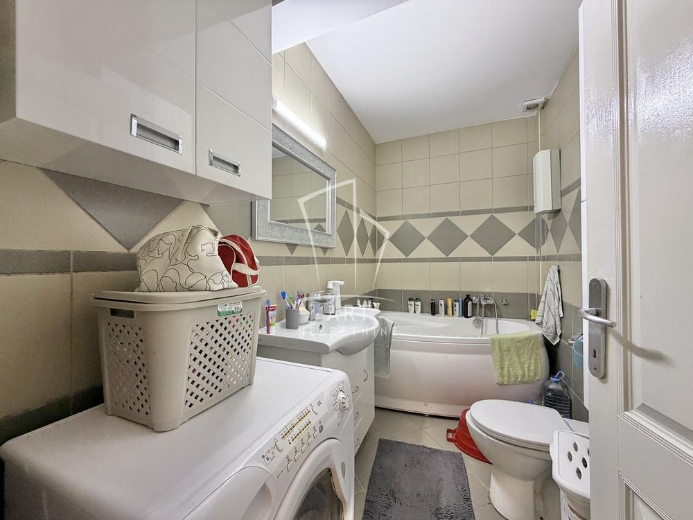 Stan na prodaju u Beogradu, Labudovo brdo, cetvorosoban, 61m2, cena 195000 evra