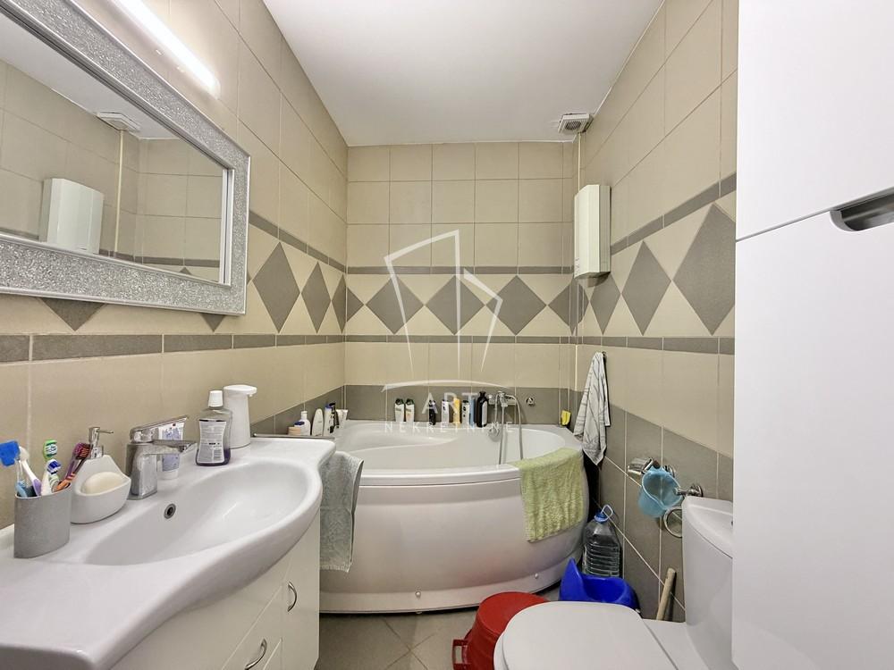 Stan na prodaju u Beogradu, Labudovo brdo, cetvorosoban, 61m2, cena 195000 evra