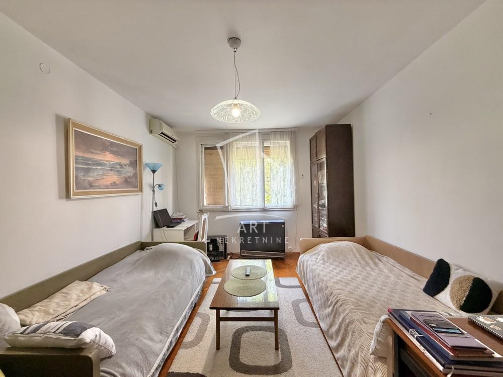 Stan na prodaju u Beogradu, Karaburma, jednosoban, 36m2, cena 100000 evra