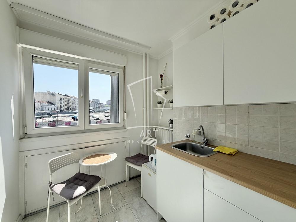 Stan na prodaju u Beogradu, Kalenić pijaca, dvosoban, 53m2, cena 235000 evra