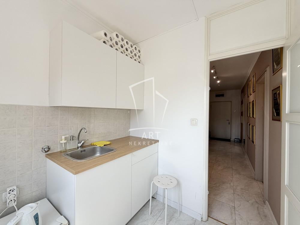 Stan na prodaju u Beogradu, Kalenić pijaca, dvosoban, 53m2, cena 235000 evra