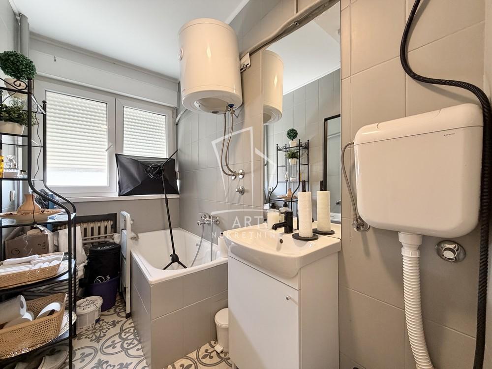 Stan na prodaju u Beogradu, Kalenić pijaca, dvosoban, 53m2, cena 235000 evra