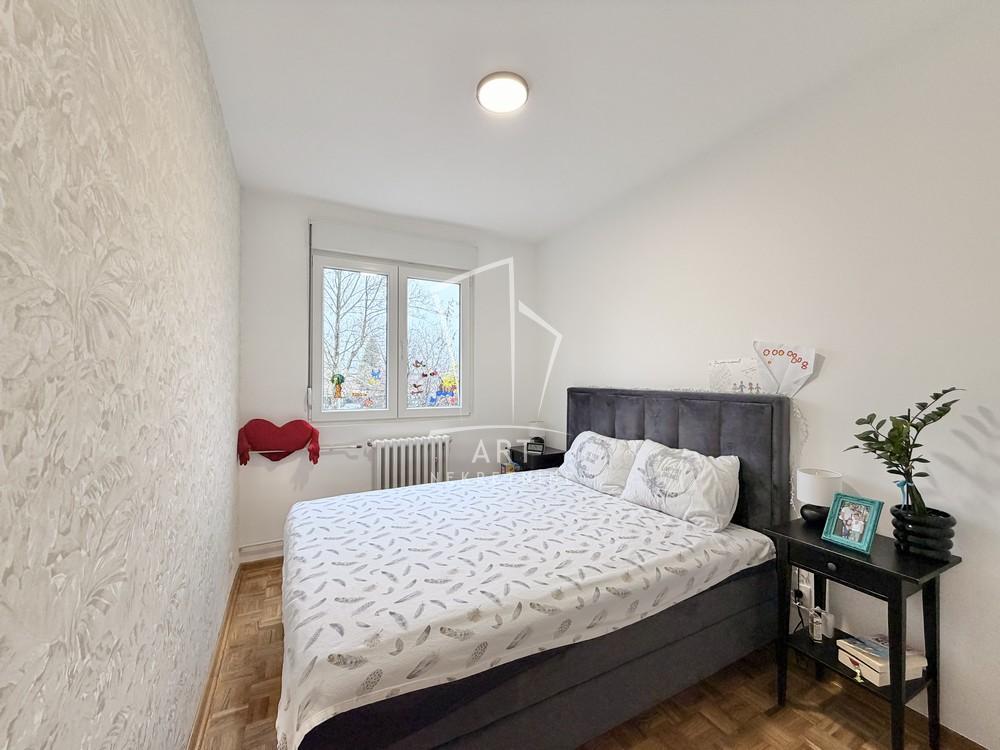 Stan na prodaju u Beogradu, Zvezdara, trosoban, 70m2, cena 235000 evra