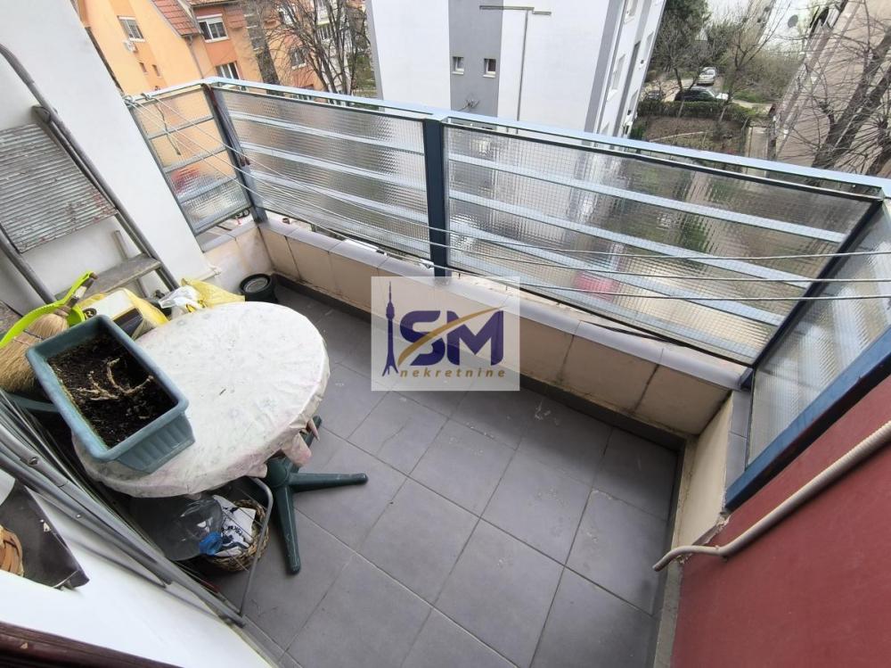 Stan na prodaju u Beogradu, Bele Vode, jednosoban, 37m2, cena 98000 evra