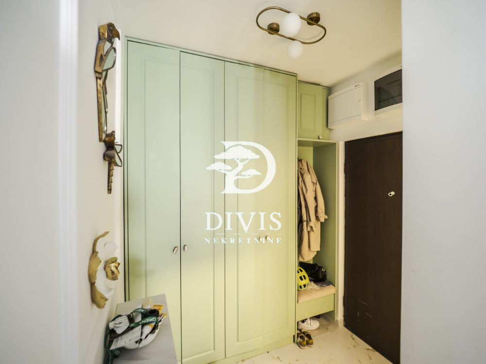 Stan na prodaju u Beogradu, Olimp, troiposoban, 74m2, cena 286000 evra