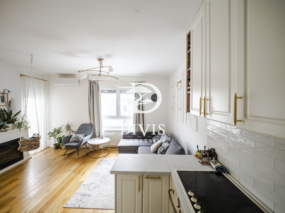 Stan na prodaju u Beogradu, Olimp, troiposoban, 74m2, cena 286000 evra