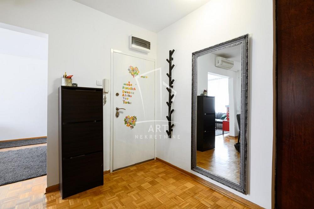 Stan na prodaju u Beogradu, Meandri, dvosoban, 58m2, cena 185000 evra