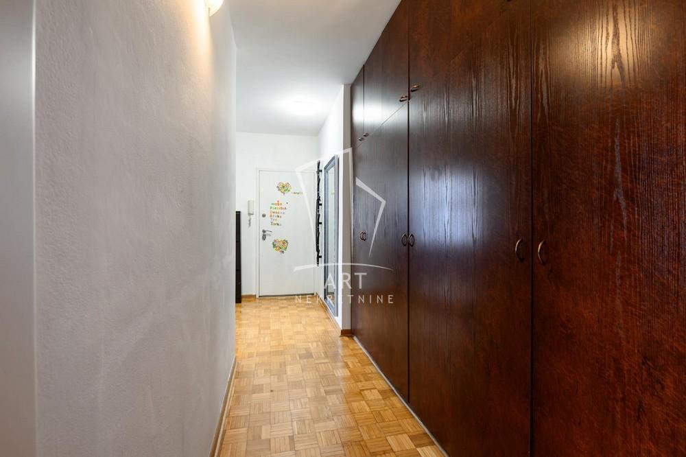 Stan na prodaju u Beogradu, Meandri, dvosoban, 58m2, cena 185000 evra