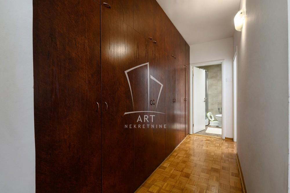 Stan na prodaju u Beogradu, Meandri, dvosoban, 58m2, cena 185000 evra