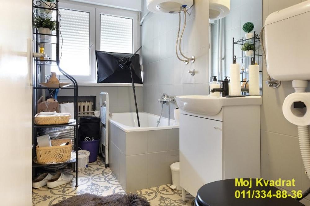 Stan na prodaju u Beogradu, Kalenić pijaca, dvosoban, 53m2, cena 235000 evra