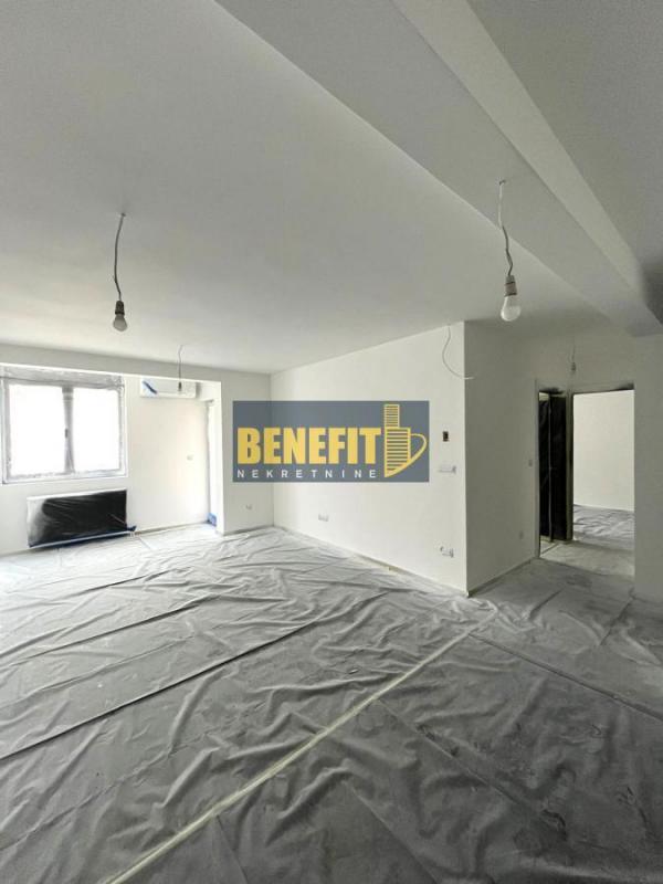 Stan na prodaju u Beogradu, Čubura, trosoban, 65m2, cena 270000 evra