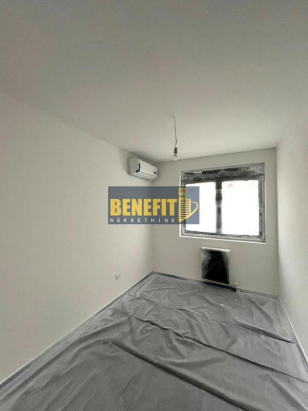 Stan na prodaju u Beogradu, Čubura, trosoban, 65m2, cena 270000 evra