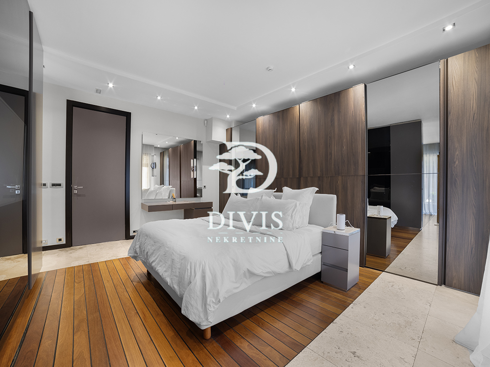 Stan na prodaju u Beogradu, Dedinje, cetvorosoban, 360m2, cena 1700000 evra