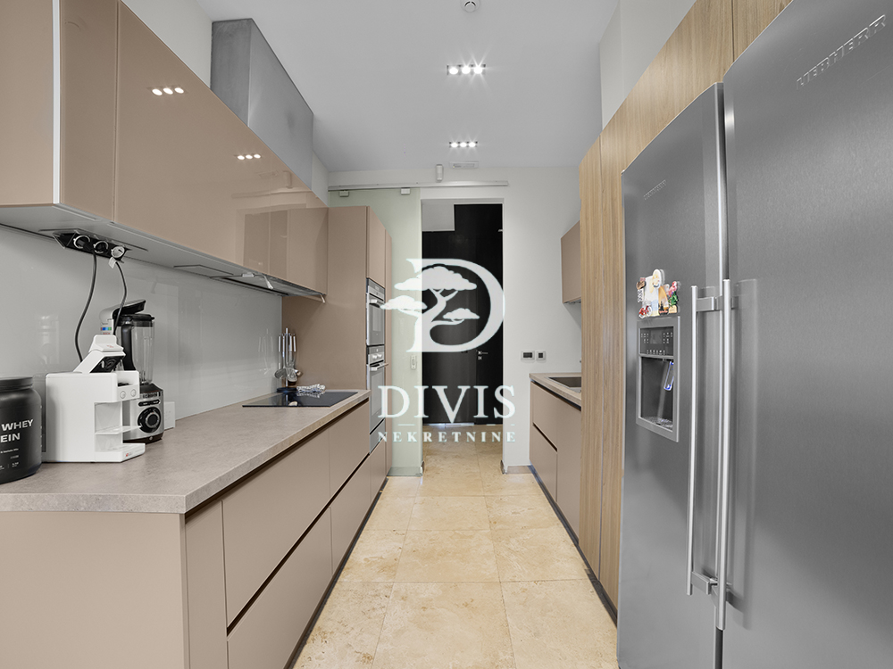 Stan na prodaju u Beogradu, Dedinje, cetvorosoban, 360m2, cena 1700000 evra