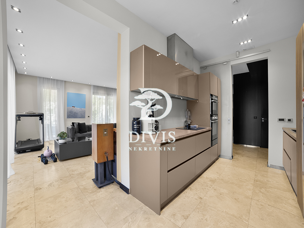 Stan na prodaju u Beogradu, Dedinje, cetvorosoban, 360m2, cena 1700000 evra