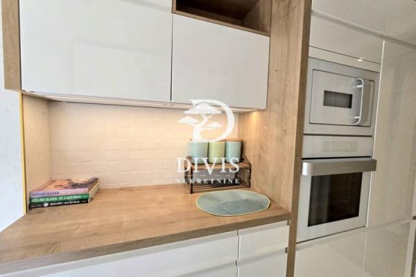 Stan na prodaju u Beogradu, Novi Beograd blok 38 (OŠ Ratko Mitrović), trosoban, 72m2, cena 295000 evra