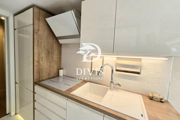 Stan na prodaju u Beogradu, Novi Beograd blok 38 (OŠ Ratko Mitrović), trosoban, 72m2, cena 295000 evra