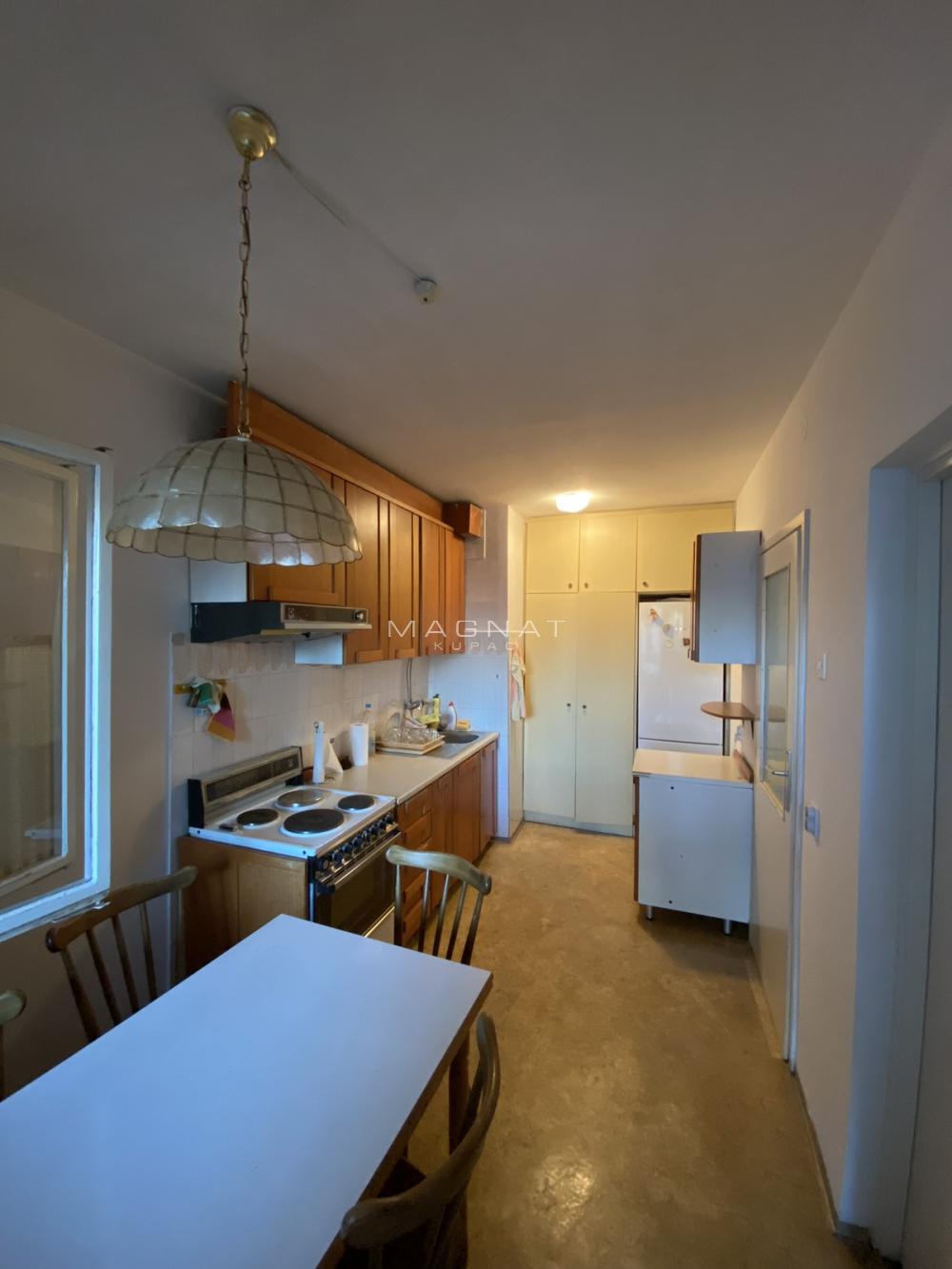 Stan na prodaju u Beogradu, Vračar, dvoiposoban, 68m2, cena 285000 evra